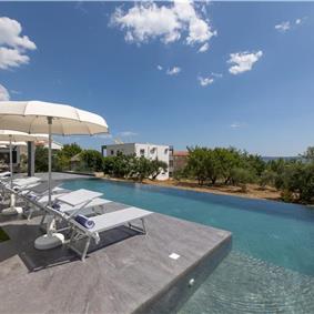 5 bedroom villa with pool near Split, sleeps 9